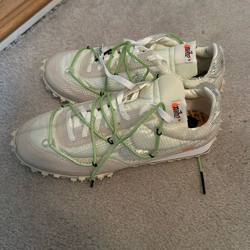 Nike Men’s Offwhite Sneakers